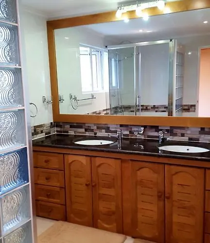 Hibiscus House Seychelles Self Catering * Victoria
