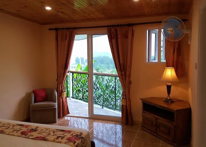 Hibiscus House Seychelles Self Catering * Victoria