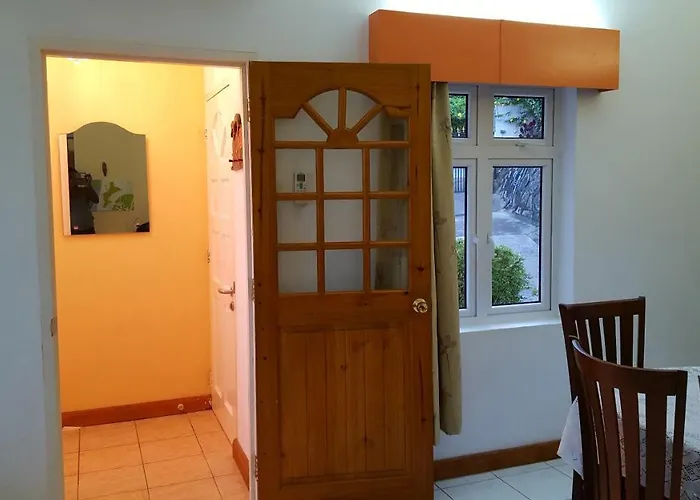 Hibiscus House Seychelles Self Catering * Victoria