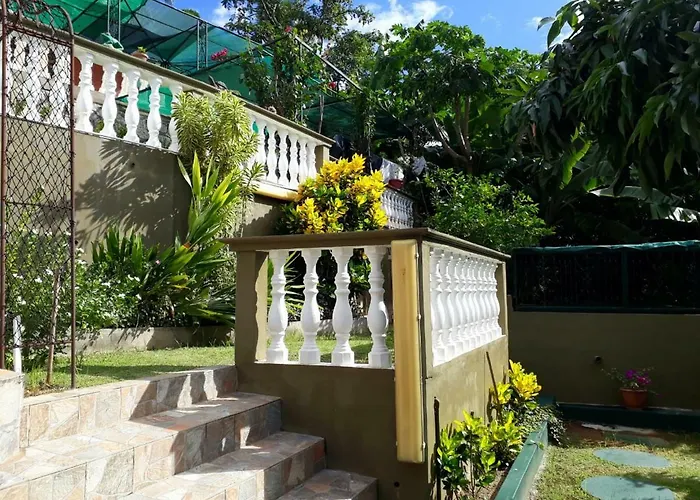 Hibiscus House Seychelles Self Catering * Victoria